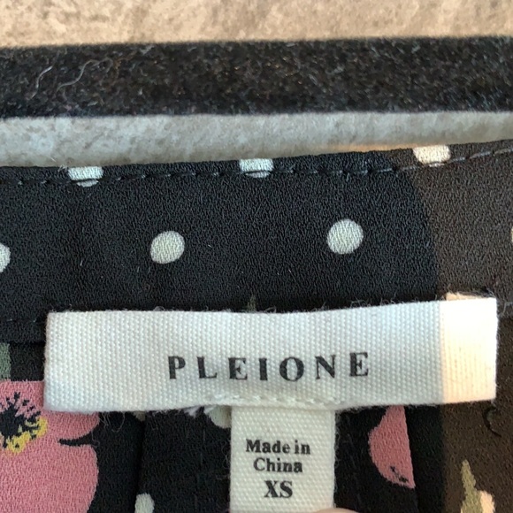 NWOT Pleione hi-lo Top size XS - Picture 2 of 6